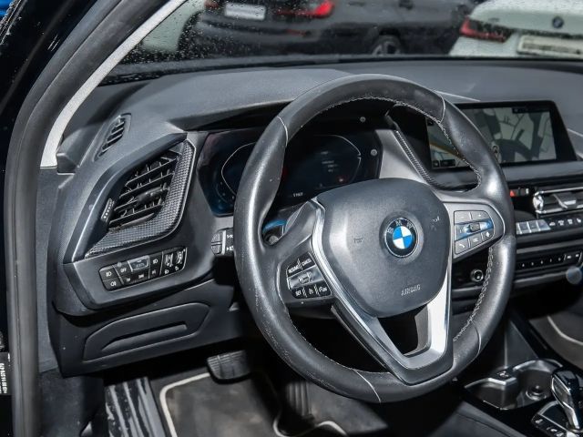 BMW 118 118i 5-deurs Sedan Sport Line