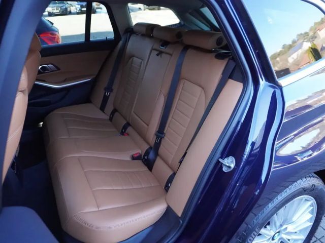 BMW 330 330d Luxury Line Touring xDrive