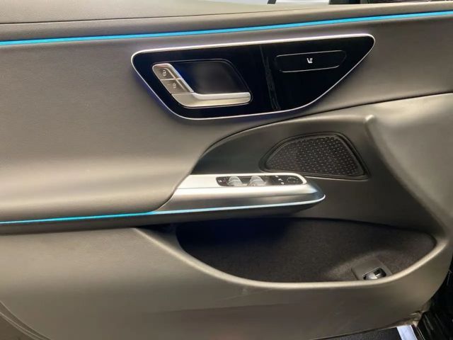 Mercedes-Benz E 200 Sedan