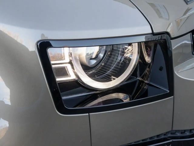 Land Rover Defender 110 D250 Dynamic SE