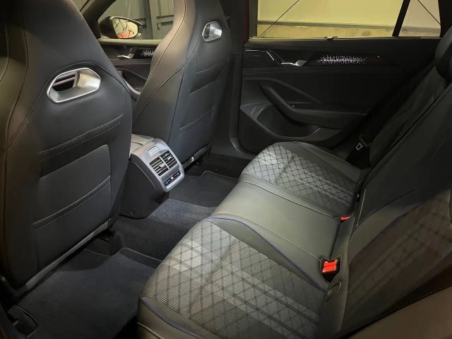 Volkswagen Passat R-Line Style Variant