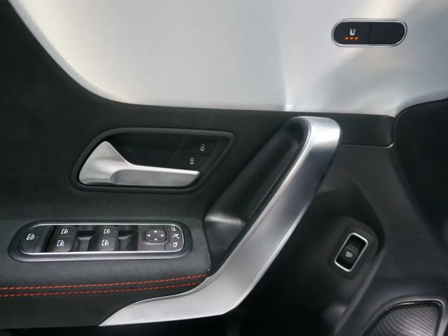 Mercedes-Benz CLA 180 AMG Line Coupé