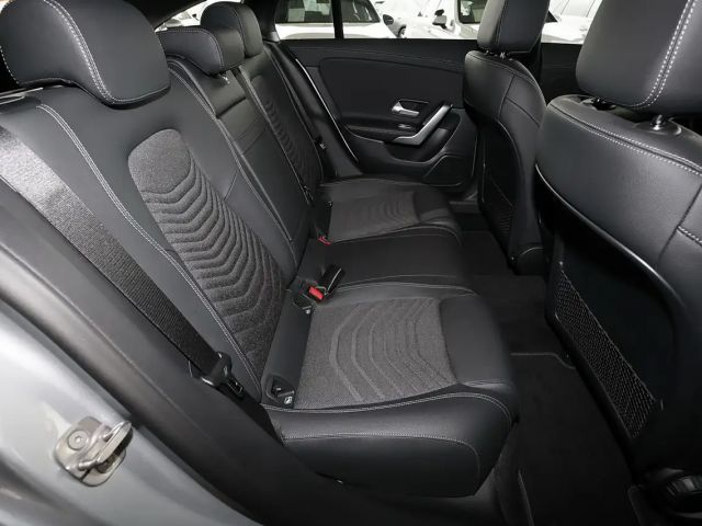 Mercedes-Benz CLA 180 TOTWINKEL+DISTRONIC+360°