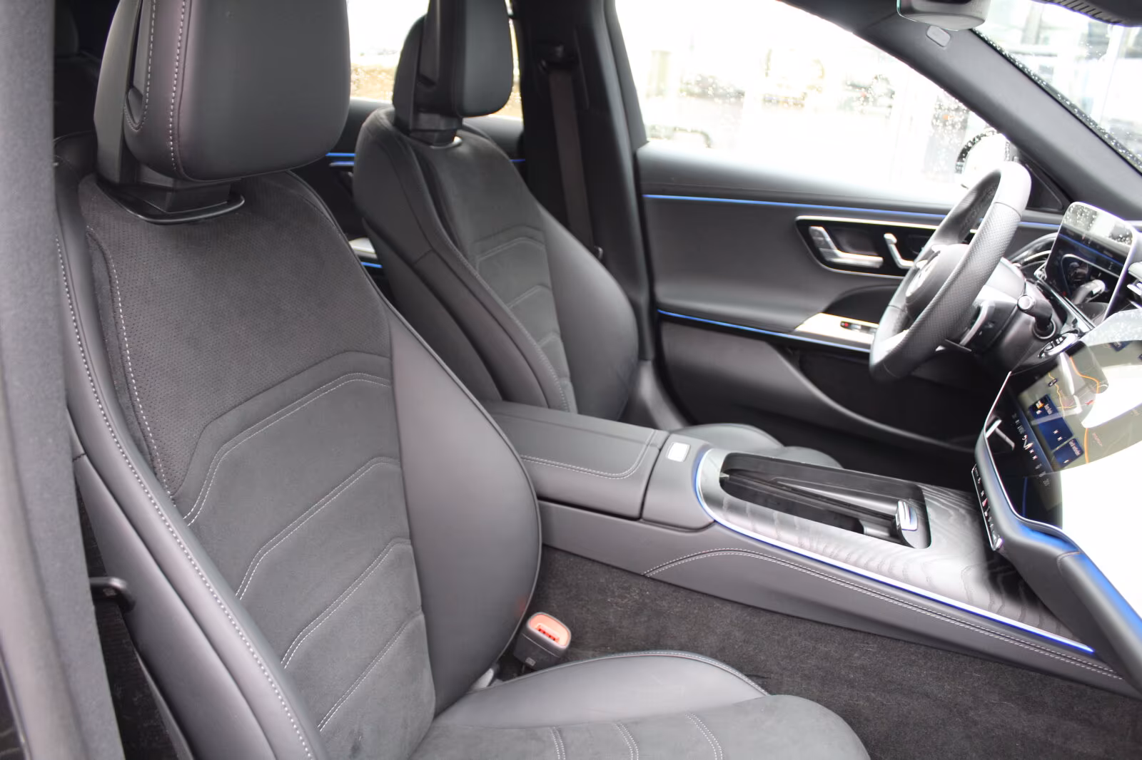 Mercedes-Benz E 200 AMG Line Sedan