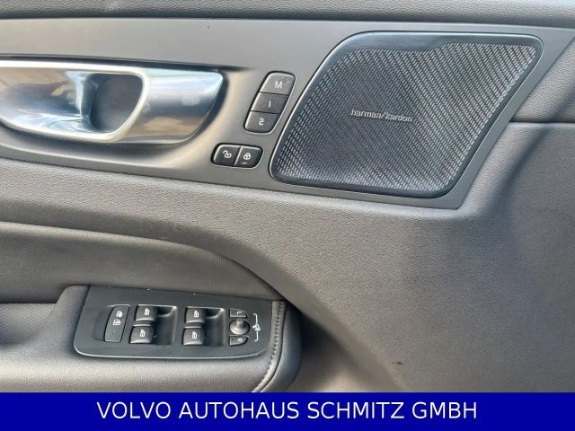 Volvo XC60 Dark Plus