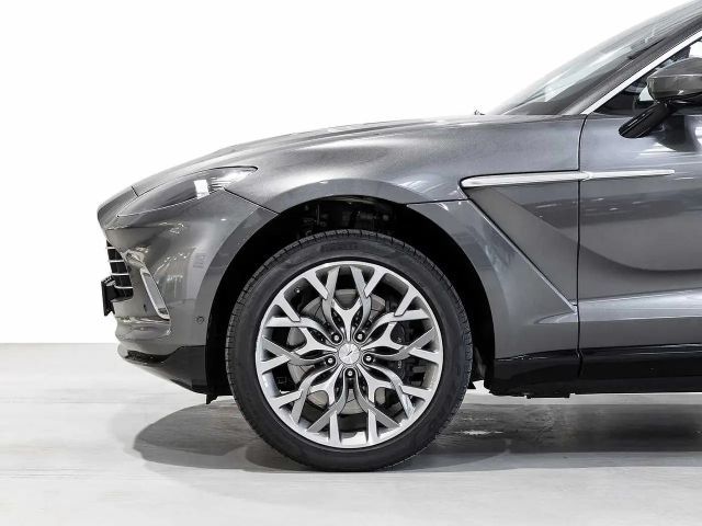 Aston Martin DBX - Magnetic Silver -