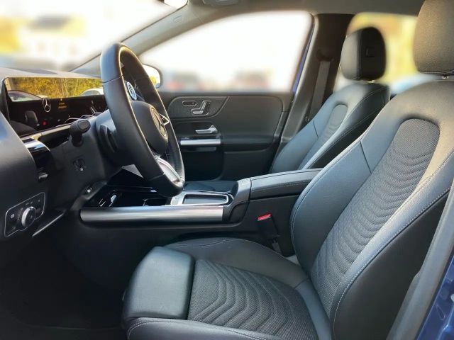 Mercedes-Benz B 220 B 220 d Sedan