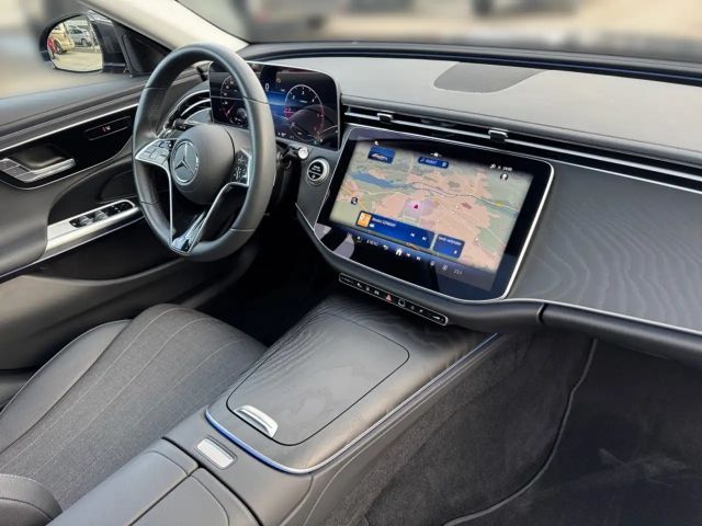 Mercedes-Benz E 220 AVANTGARDE E 220 d Sedan
