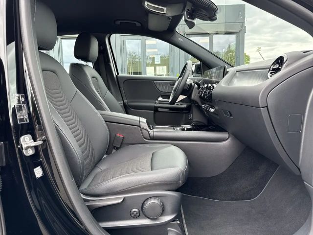 Mercedes-Benz GLA 200 PTS Cam Navi Wide LED SHZ EASY-PACK