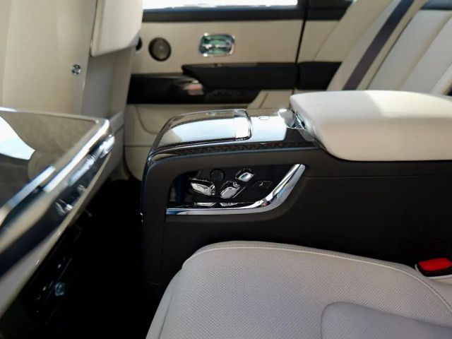 Rolls-Royce Cullinan Cullian Black Badge 2026  4 Seats I star headliner