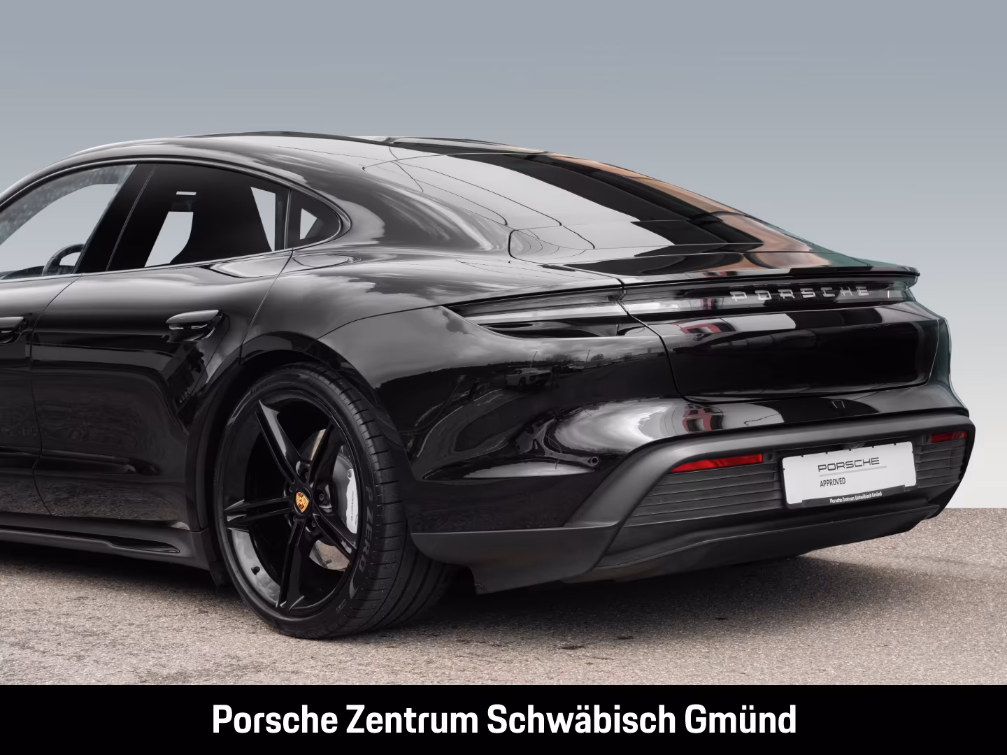 Porsche Taycan Basis Surround-View Luftfederung 21-Zoll