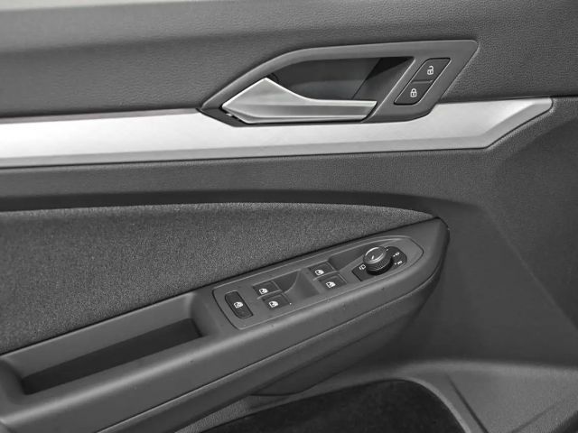 Volkswagen Golf Life Variant