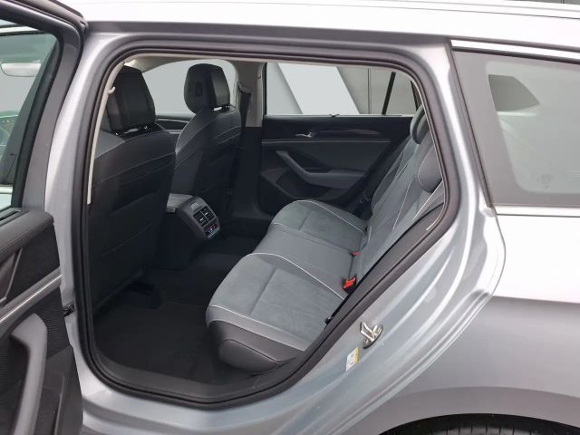 Volkswagen Passat 1.5 eTSI Business Variant