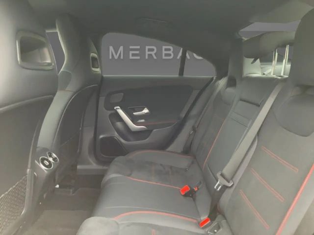 Mercedes-Benz CLA 180 AMG Line Coupé