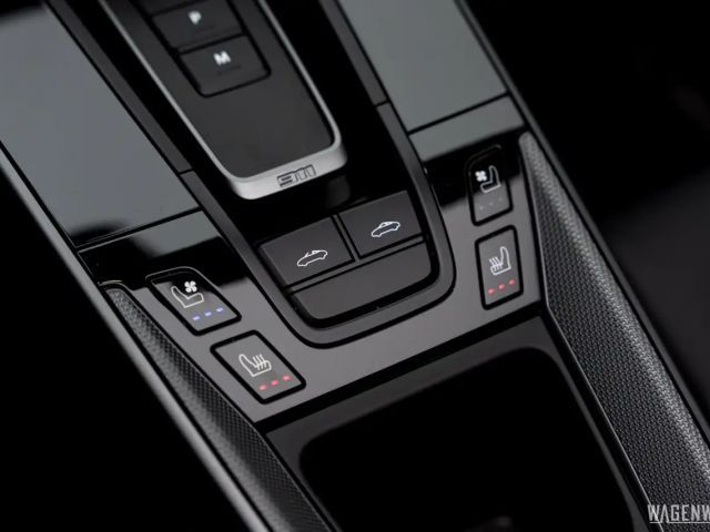 Porsche 992 4 Cabrio Targa