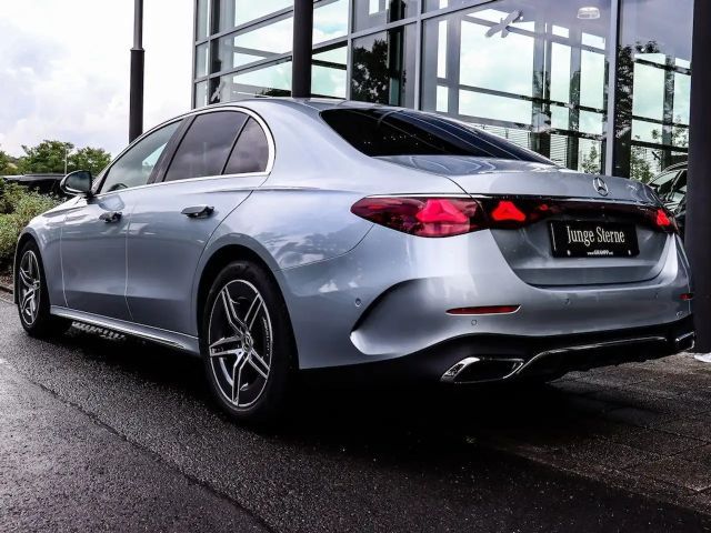 Mercedes-Benz E 200 AMG Line Sedan