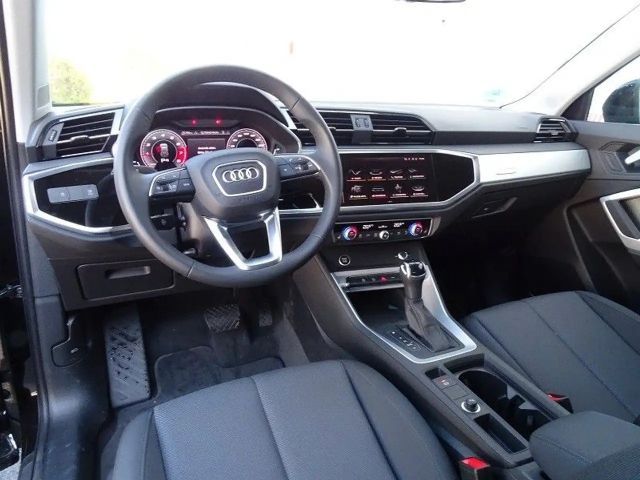 Audi Q3 35 TFSI Business S-Tronic