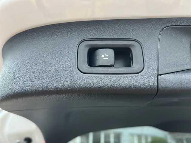 Mercedes-Benz GLA 250 GLA250e Night DISTR Pano AHK KeyGo LED 22kw Hifi