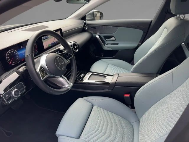 Mercedes-Benz CLA 180 Sedan Shooting Brake