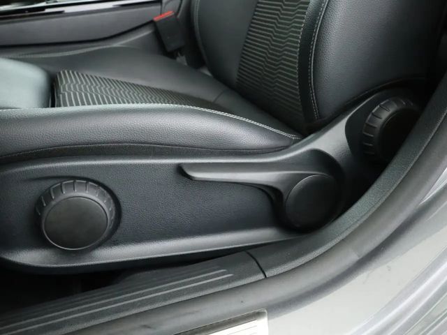 Mercedes-Benz A 180 A 180 d Progressive