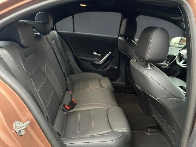 Mercedes-Benz A 250 A 250 e AMG Line