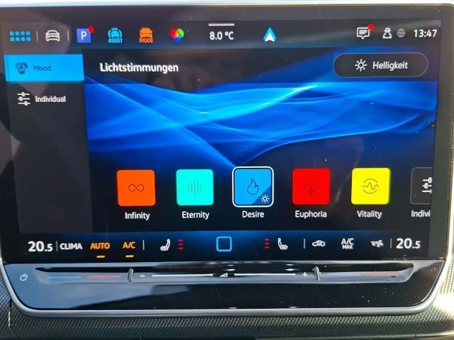 Volkswagen Golf 1.5 TSI Golf VIII R-Line Style