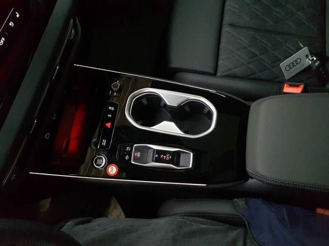 Audi A6 Avant Quattro S-Tronic