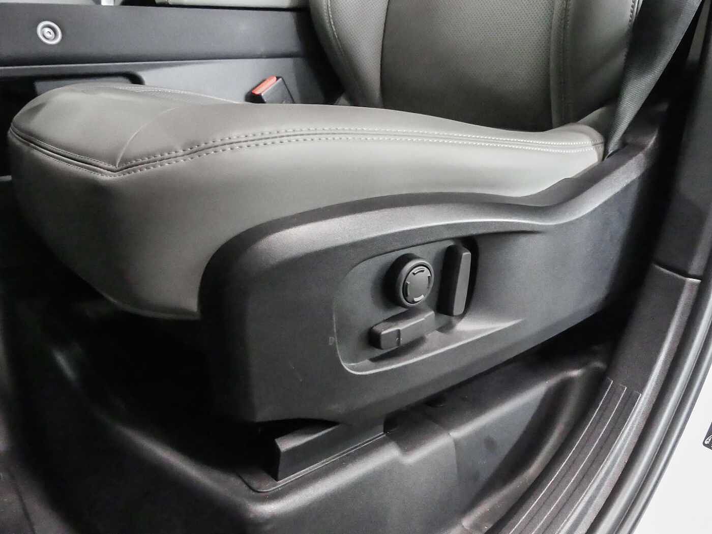 Land Rover Defender 110 Dynamic SE