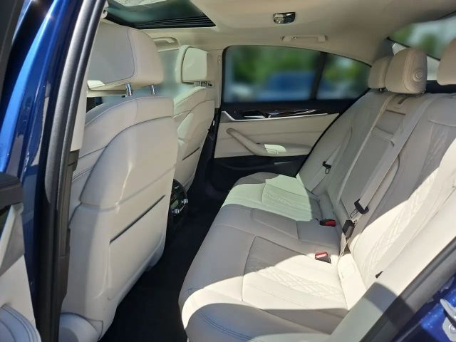 BMW 540 540i Luxury Line Sedan xDrive