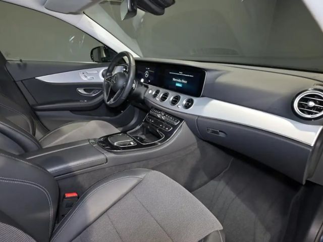 Mercedes-Benz E 220 AVANTGARDE E 220 d Sedan