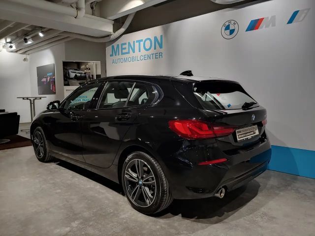 BMW 118 118i Sedan Sport Line