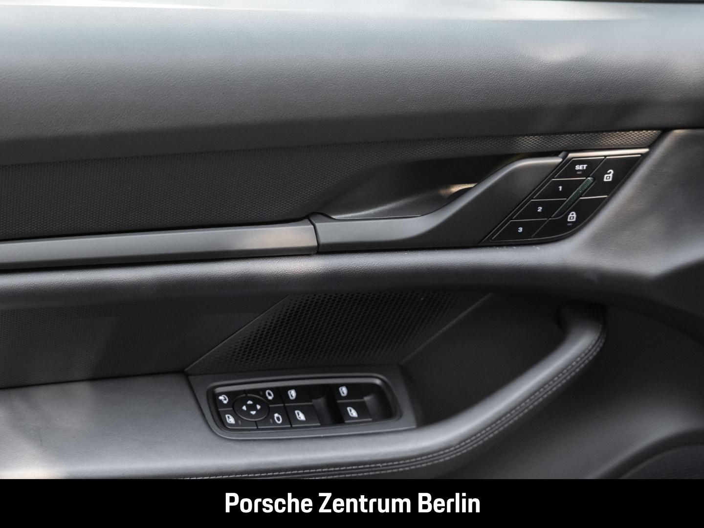 Porsche Taycan 4 Cross Turismo