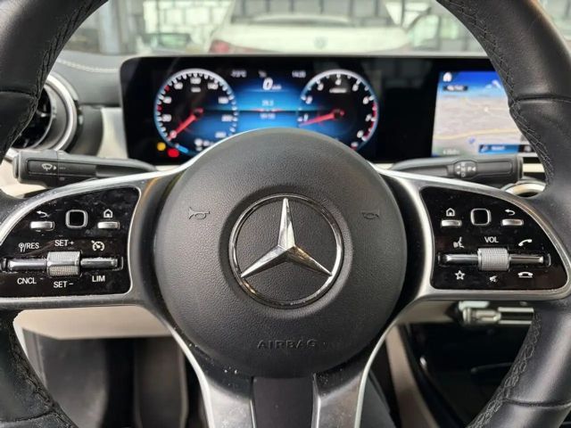 Mercedes-Benz CLA 180 Sedan