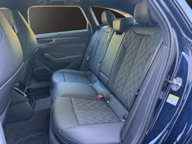 Audi A6 Avant Quattro S-Tronic