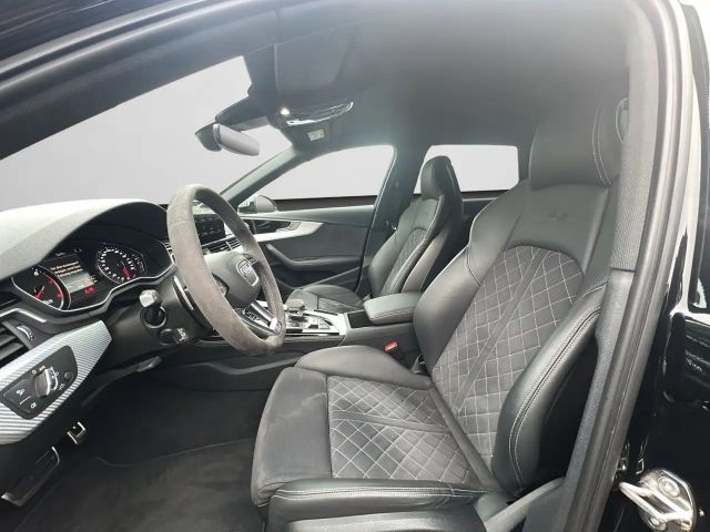 Audi RS4 Avant Quattro