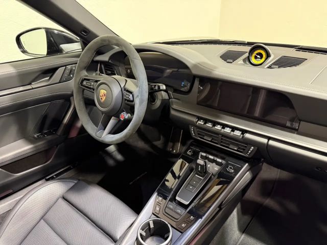 Porsche 992 4 Cabrio GTS Targa