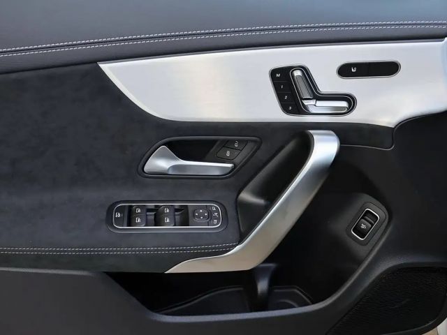 Mercedes-Benz CLA 200 AMG Line Coupé