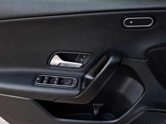 Mercedes-Benz A 200 Aut./LED/Panorama/AHK/Navi/Kamera/SHZ/1.Besitz