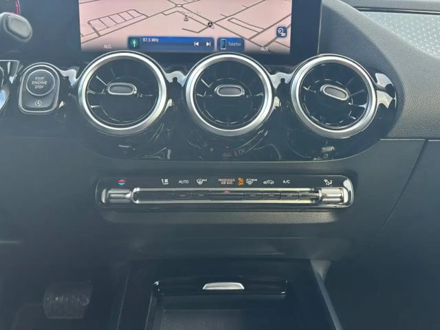 Mercedes-Benz B 180 Sedan