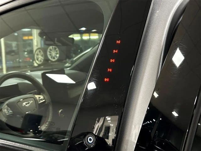 Ford Mustang Mach-E AWD Standard range