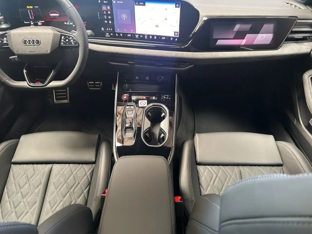 Audi A6 Avant Quattro S-Tronic