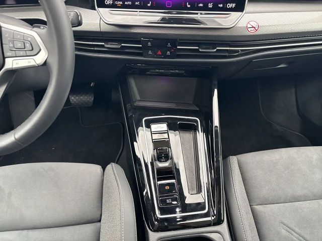 Volkswagen Golf 1.5 eTSI Golf VIII Style