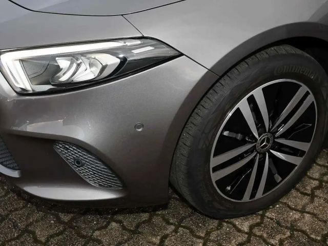 Mercedes-Benz A 180 NIGHT PAKET+CARPLAY+SPURHALTE+MBUX+17 ZOLL