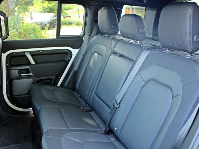 Land Rover Defender 110 Dynamic SE