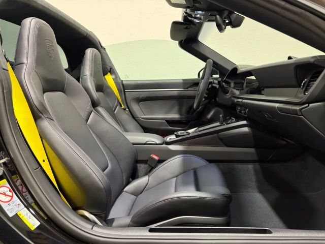 Porsche 992 4 Cabrio GTS Targa