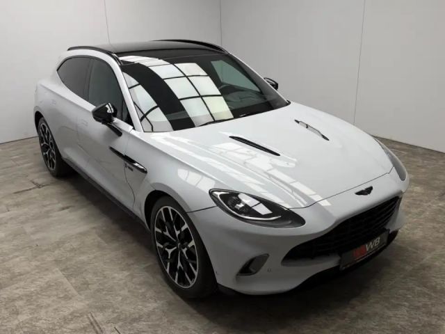 Aston Martin DBX V8