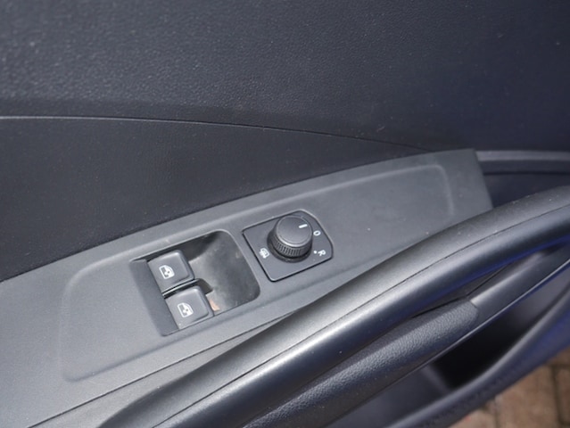 Skoda Fabia 1.0 MPI TEMPOMAT PDC-hinten LED MFL SMARTLINK KLIMAANLAGE