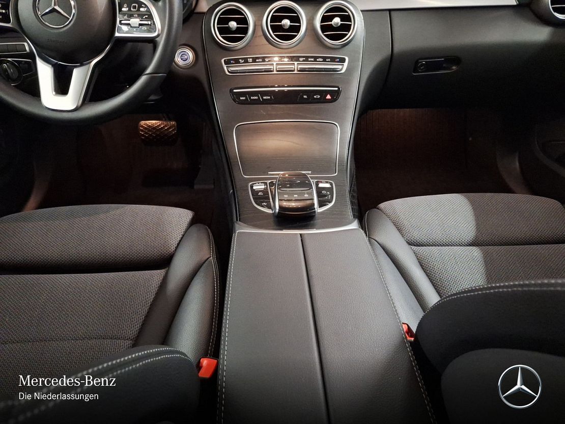 Mercedes-Benz C 200 Sedan