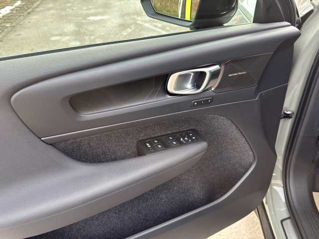 Volvo XC40 XC40 Bluetooth LED Vollleder Klima Standhzg Einparkhilfe el. Fenster