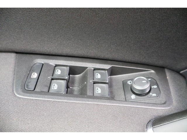 Volkswagen Touran 1.5 TSI DSG R-Line